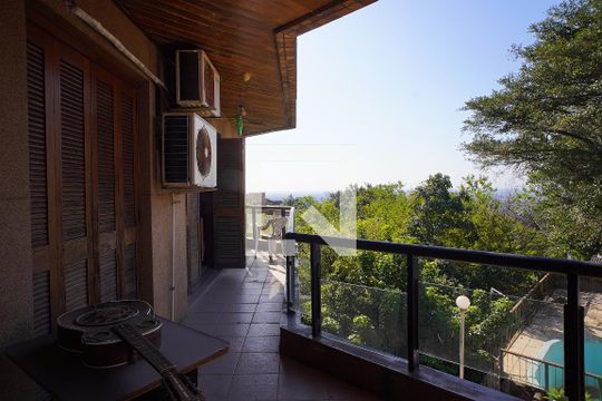 varanda de casa para alugar com 3 quartos, 400m² em Vila Jardim, Porto Alegre