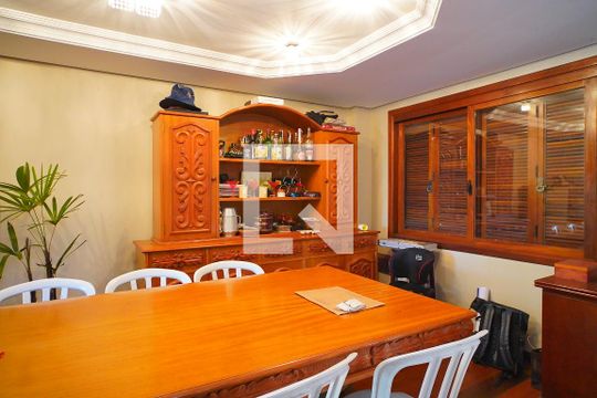 Sala de casa para alugar com 3 quartos, 400m² em Vila Jardim, Porto Alegre