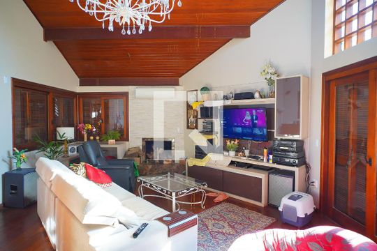 Casa para alugar com 3 quartos, 400m² em Vila Jardim, Porto Alegre
