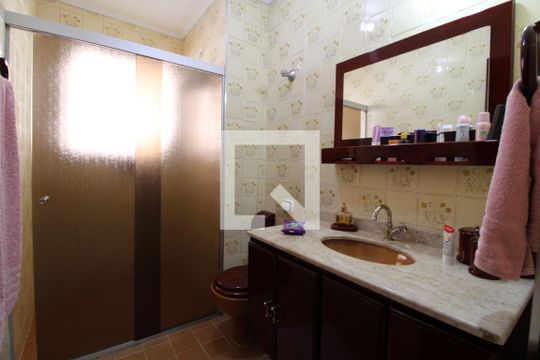 Banheiro da suíte 1 de casa à venda com 2 quartos, 91m² em Jardim Cidália, São Paulo