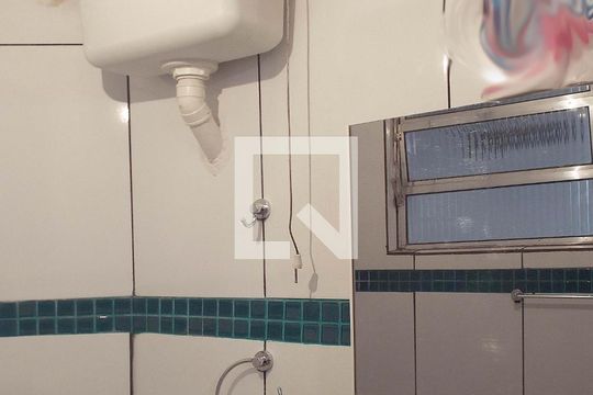 Banheiro de casa para alugar com 1 quarto, 30m² em Vila Sabrina, São Paulo