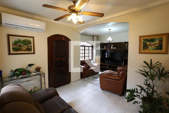 Casa à venda com 4 quartos, 330m² em Vila Guilhermina, São Paulo