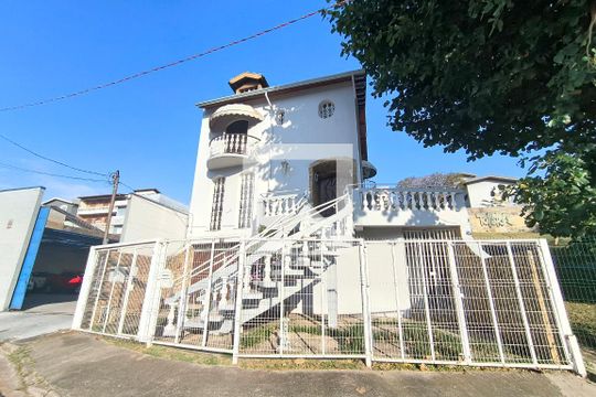 Fachada de casa à venda com 3 quartos, 259m² em Jardim Morumbi, Jundiaí