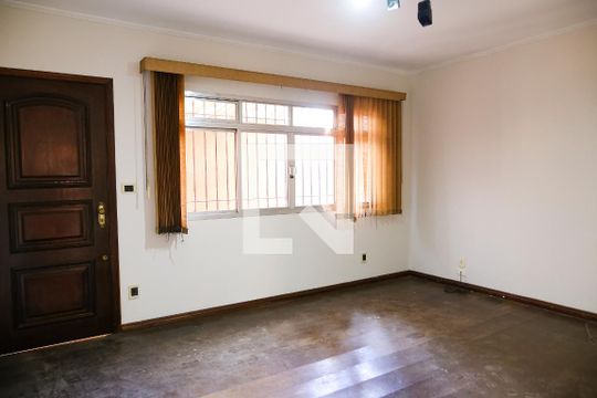Casa à venda com 2 quartos, 171m² em Parque Oratório, Santo André