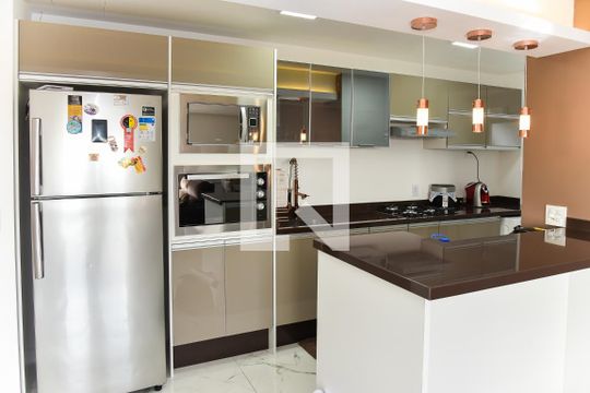 Cozinha de apartamento à venda com 2 quartos, 75m² em Sarandi, Porto Alegre