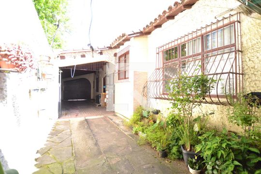 Garagem de casa à venda com 3 quartos, 180m² em Ipanema, Porto Alegre