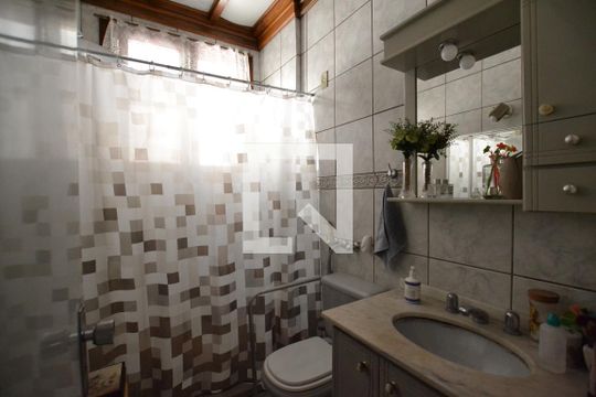 Banheiro de casa à venda com 3 quartos, 180m² em Ipanema, Porto Alegre