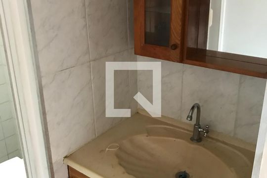 Banheiro de casa de condomínio à venda com 2 quartos, 53m² em Conceição, Osasco