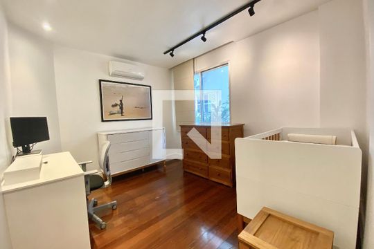 Quarto  de apartamento para alugar com 2 quartos, 92m² em Jardim Botânico, Rio de Janeiro