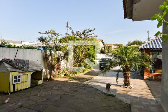 Pátio de casa à venda com 3 quartos, 300m² em Jardim Itu Sabará, Porto Alegre