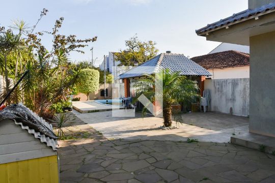 Pátio de casa à venda com 3 quartos, 300m² em Jardim Itu Sabará, Porto Alegre