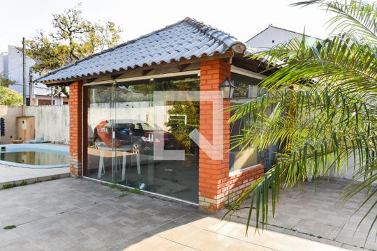 Quiosque Da Piscina de casa à venda com 3 quartos, 300m² em Jardim Itu Sabará, Porto Alegre