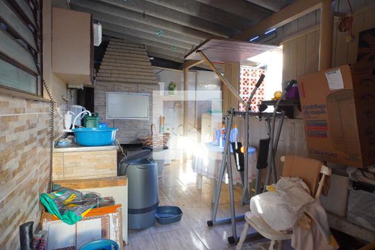 Área Externa de casa à venda com 3 quartos, 300m² em Jardim Itu, Porto Alegre