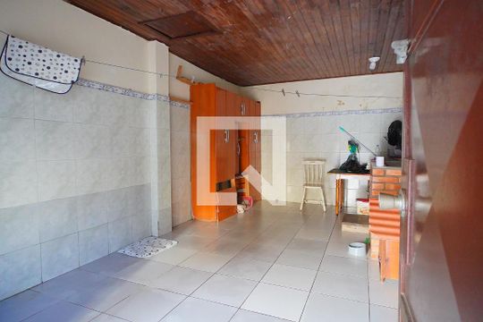 Área Externa de casa à venda com 3 quartos, 300m² em Jardim Itu, Porto Alegre
