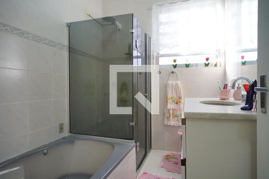 Banheiro de casa à venda com 3 quartos, 300m² em Jardim Itu, Porto Alegre