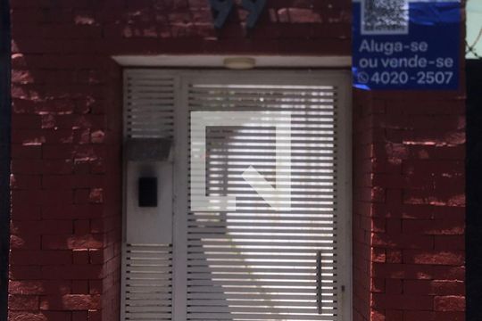 Fachada de casa à venda com 2 quartos, 84m² em Catete, Rio de Janeiro