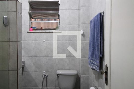 Banheiro Social de apartamento à venda com 2 quartos, 73m² em Higienópolis, Rio de Janeiro