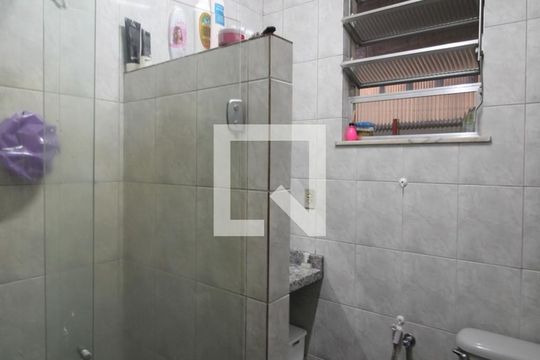Banheiro Social de apartamento à venda com 2 quartos, 73m² em Higienópolis, Rio de Janeiro