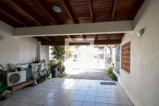 Garagem de casa à venda com 4 quartos, 137m² em Aberta dos Morros, Porto Alegre