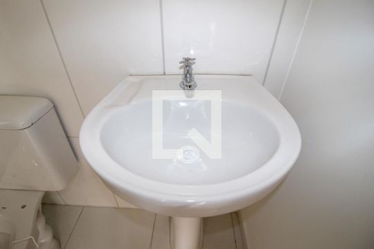 Banheiro de apartamento para alugar com 2 quartos, 48m² em Jardim Mirante dos Ovnis, Votorantim