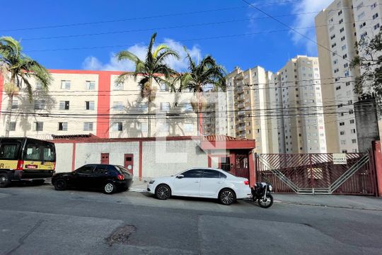 Fachada do Condomínio de apartamento à venda com 2 quartos, 50m² em Vila Carmosina, São Paulo