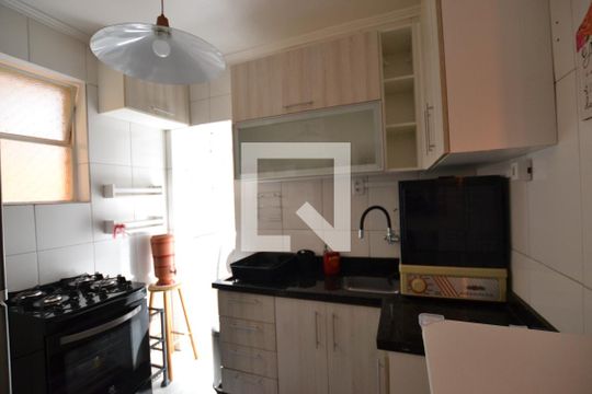 Cozinha de apartamento à venda com 1 quarto, 45m² em Cristal, Porto Alegre