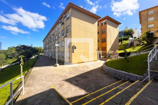 Fachada do bloco de apartamento à venda com 1 quarto, 45m² em Cristal, Porto Alegre