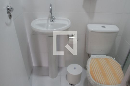 Banheiro de apartamento à venda com 2 quartos, 32m² em Vila Carmosina, São Paulo