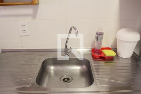 Sala/Cozinha de apartamento à venda com 2 quartos, 32m² em Vila Carmosina, São Paulo