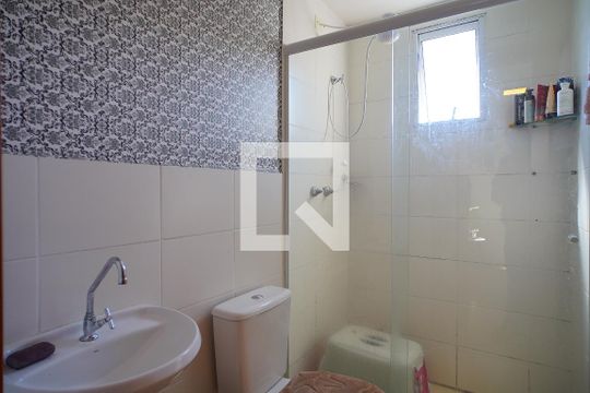 Banheiro de apartamento à venda com 2 quartos, 43m² em Protásio Alves, Porto Alegre