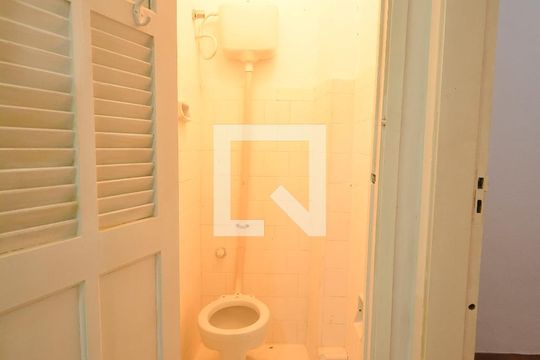 Banheiro de Serviço de apartamento à venda com 2 quartos, 58m² em Botafogo, Rio de Janeiro