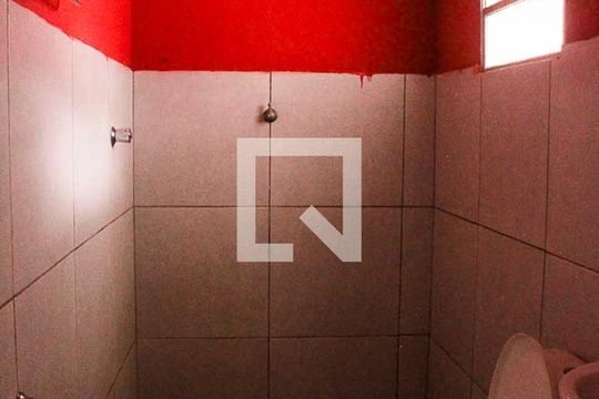 Banheiro de casa para alugar com 1 quarto, 30m² em Guarapiranga, São Paulo