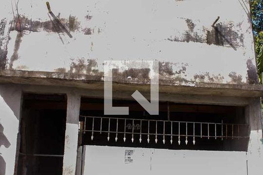 Fachada de casa para alugar com 1 quarto, 30m² em Guarapiranga, São Paulo