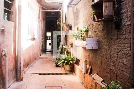 Corredor de casa para alugar com 1 quarto, 30m² em Guarapiranga, São Paulo