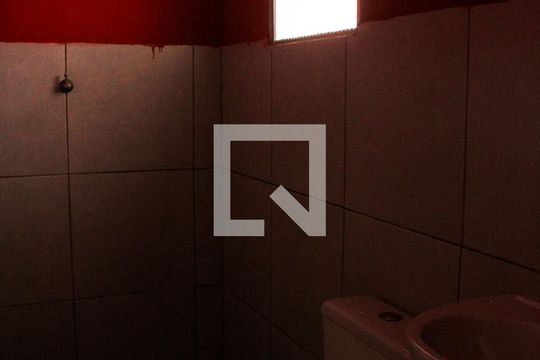 Banheiro de casa para alugar com 1 quarto, 30m² em Guarapiranga, São Paulo