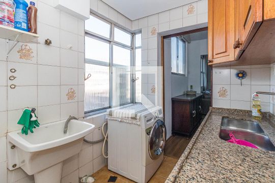 Cozinha e Área de Serviço de apartamento à venda com 2 quartos, 94m² em Floresta, Porto Alegre