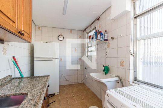 Cozinha e Área de Serviço de apartamento à venda com 2 quartos, 94m² em Floresta, Porto Alegre