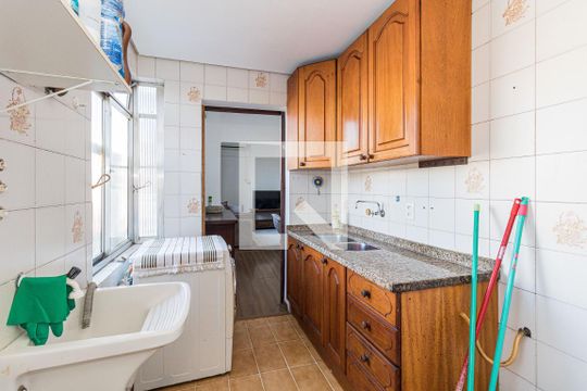 Cozinha e Área de Serviço de apartamento à venda com 2 quartos, 94m² em Floresta, Porto Alegre