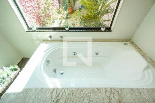 Banheira de casa à venda com 2 quartos, 180m² em Vila Carrao, São Paulo