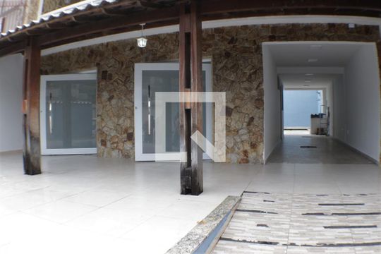 Fachada de casa à venda com 3 quartos, 150m² em Curicica, Rio de Janeiro
