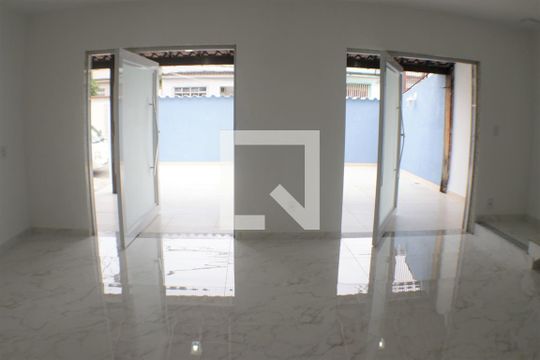 Sala de casa à venda com 3 quartos, 150m² em Curicica, Rio de Janeiro