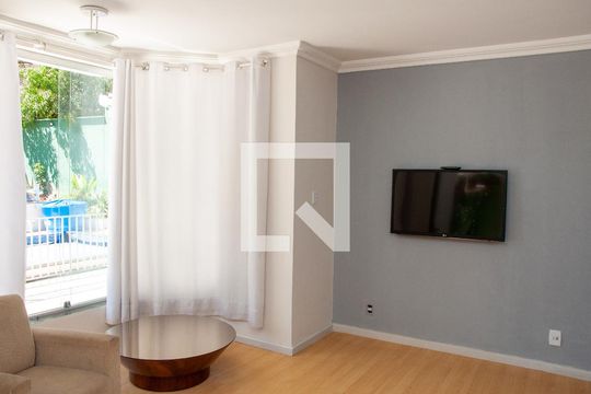 Sala  de casa para alugar com 4 quartos, 650m² em Chácaras Califórnia, Contagem