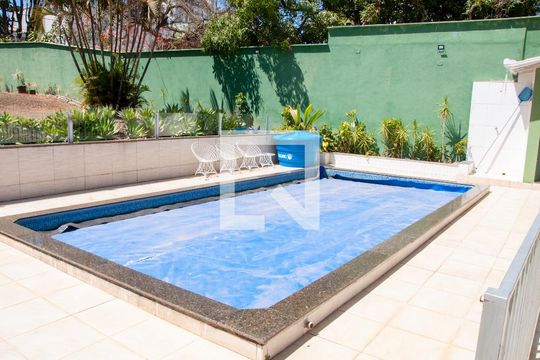 Área comum de casa para alugar com 4 quartos, 650m² em Chácaras Califórnia, Contagem