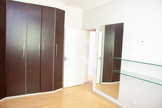 Suíte  de casa para alugar com 4 quartos, 650m² em Chácaras Califórnia, Contagem