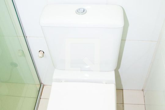 Suíte banheiro  de casa para alugar com 4 quartos, 650m² em Chácaras Califórnia, Contagem