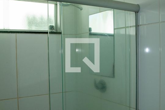 Suíte banheiro  de casa para alugar com 4 quartos, 650m² em Chácaras Califórnia, Contagem
