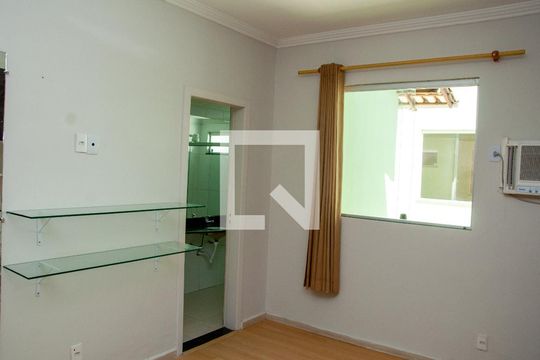 Suíte  de casa para alugar com 4 quartos, 650m² em Chácaras Califórnia, Contagem