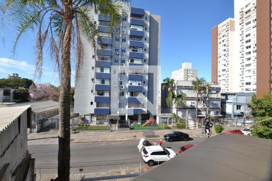 Vista de apartamento à venda com 2 quartos, 75m² em Santana, Porto Alegre
