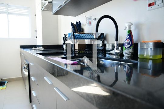 Cozinha de apartamento para alugar com 2 quartos, 105m² em Jardim Colibri, Cotia