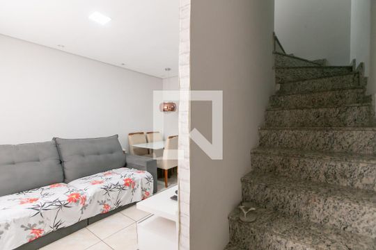 Escada de casa de condomínio à venda com 2 quartos, 64m² em Vila Regina, São Paulo